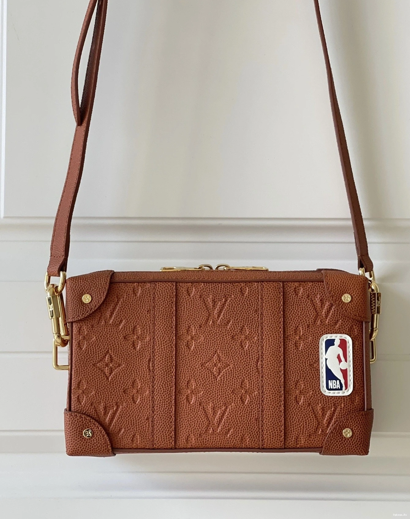 VUITTON TRUNK SOFT LOUIS LVXNBA WEARABLE WALLET 0312